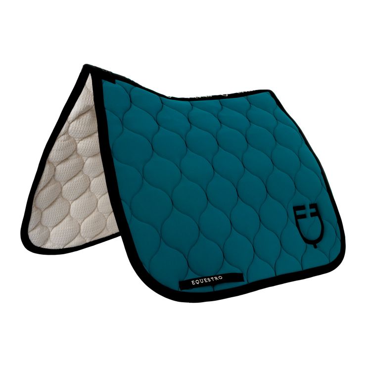 Dressage saddle pad with onion quilting